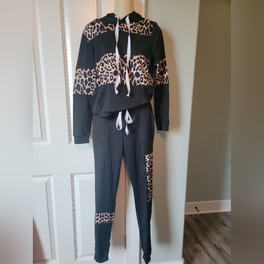 Soft 2 pc leopard jogger suit